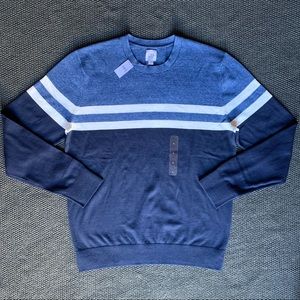 Gap Men’s Blue and White Striped Sweater
